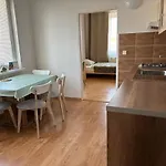 Retro Vibes & Modern Comfort Апартаменты Кошице